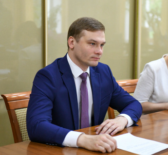 Валентин Коновалов сдал в Избирком подписи депутатов и глав муниципалитетов в свою поддержку