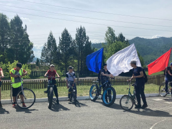 Малоарбатская школа открыла летний сезон велопробегом