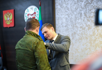 Глава Хакасии вручил участникам специальной военной операции государственные награды
