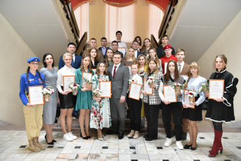 Лучшие представители молодёжи республики отмечены премиями главы Хакасии